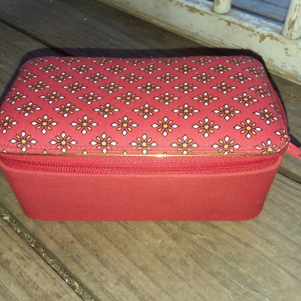 Jewelry box
